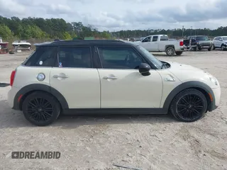 2017 MINI Hardtop 4 Door Cooper S z VIN WMWXU3C54H2D32602, wystawiony jako IAAI lot #41458333 z przebiegiem 124 235 mil mil oraz . Historia ofert i sprzedaży dostępna na DreamBid. Obrazek 13.