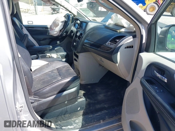 2015 Chrysler Town & Country Touring with VIN 2C4RC1BG7FR552317, listed as a IAAI auction lot 41972396 with Not Provided miles and . Bid and sale history available at carsss.com. Image 5.