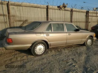 1989 Mercedes-Benz 420 with VIN WDBCA35E0KA476762, listed as a Copart auction lot 82221624 with 135,538 mi miles and Clean Title. Bid and sale history available at carsss.com. Image 3.