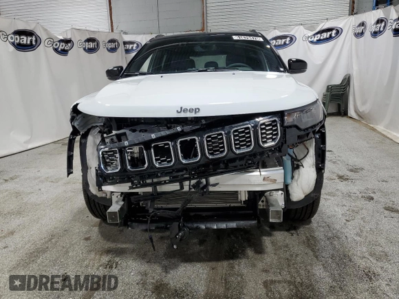2025 Jeep Compass Limited with VIN 3C4NJDCN0ST565517, listed as a Copart auction lot 61679475 with 6,153 mi miles and Clean title. Bid and sale history available at DreamBid. Image 5.