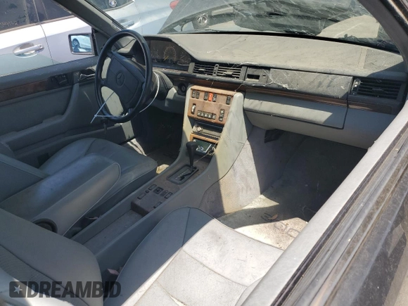 1990 Mercedes-Benz 300 CE с VIN WDBEA51D2LB091135, выставлен на аукционе Copart как лот 60143854 с пробегом 181 343 миль миль и Чистый • Clean title. История ставок и продаж доступна на DreamBid. Изображение 8.