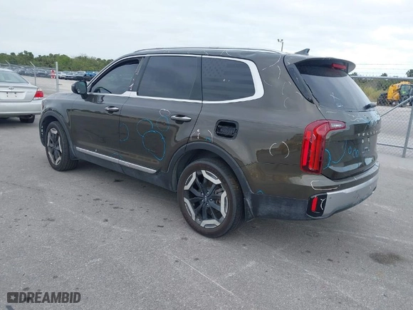 2023 Kia Telluride S with VIN 5XYP6DGC5PG331360, listed as a IAAI auction lot 41297290 with 48,266 mi miles. Bid and sale history available at carsss.com. Image 3.