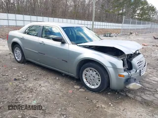 2005 Chrysler 300 with VIN 2C3JA43R05H137403, listed as a IAAI auction lot 41399519 with 135,044 mi miles. Bid and sale history available at carsss.com. Image 1.