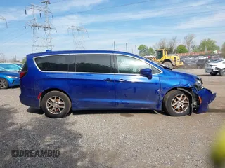 2020 Chrysler Pacifica Touring with VIN 2C4RC1FGXLR185354, listed as a IAAI auction lot 42093302 with 117,932 mi miles and . Bid and sale history available at DreamBid. Image 14.