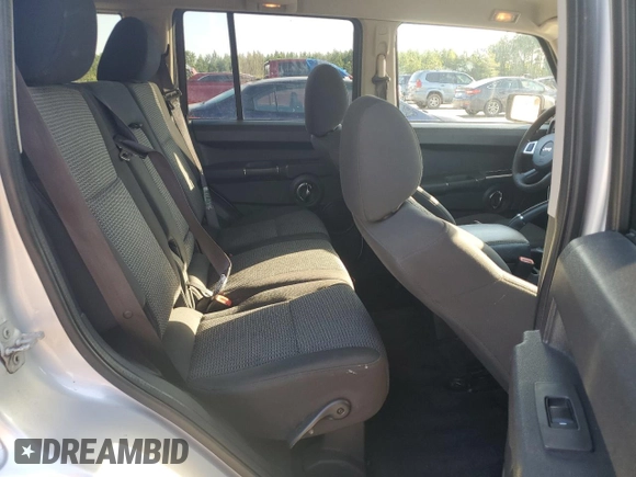 2010 Jeep Commander Sport with VIN 1J4RG4GK4AC125711, listed as a Copart auction lot 60369545 with 209,522 mi miles and Clean title. Bid and sale history available at DreamBid. Image 10.