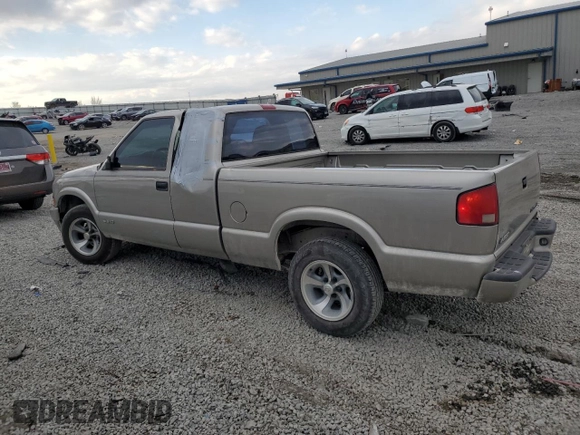 2001 Chevrolet S-10 LS with VIN 1GCCS19511K102618, listed as a Copart auction lot 42387565 with 201,606 mi miles and Salvage Title. Bid and sale history available at DreamBid. Image 2.