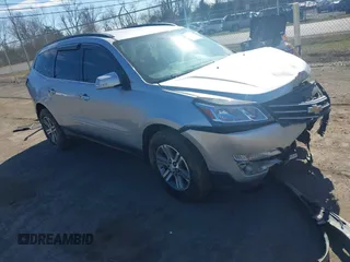 2015 Chevrolet Traverse LT z VIN 1GNKVHKD8FJ258415, wystawiony jako IAAI lot #41810981 z przebiegiem 186 006 mil mil oraz . Historia ofert i sprzedaży dostępna na DreamBid. Obrazek 1.