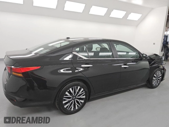 2025 Nissan Altima SV with VIN 1N4BL4DV3SN370643, listed as a Copart auction lot 53912515 with 2,074 mi miles and Clean Title. Bid and sale history available at DreamBid. Image 3.