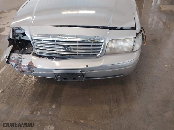 2005 Ford Crown Victoria LX with VIN 2FAFP74W95X158705, listed as a IAAI auction lot 41593553 with 276,940 mi miles. Bid and sale history available at carsss.com. Image 6.