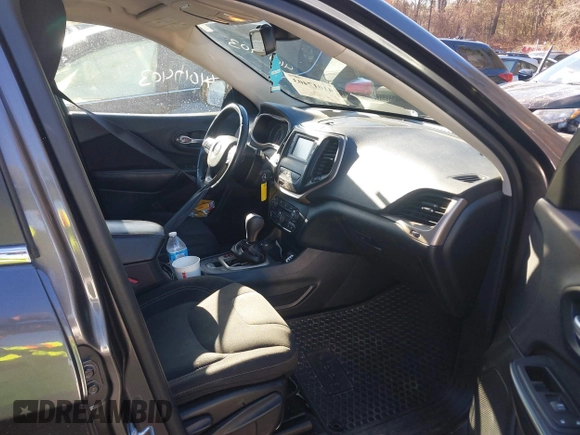 2016 Jeep Cherokee Latitude with VIN 1C4PJMCB1GW368212, listed as a IAAI auction lot 41017403 with 83,572 mi miles and . Bid and sale history available at carsss.com. Image 5.