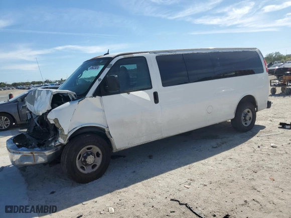 2012 Chevrolet Express Passenger 1LT with VIN 1GAZG1FG4C1122994, listed as a Copart auction lot 85922924 with 171,161 mi miles and Salvage Title. Bid and sale history available at carsss.com. Image 1.