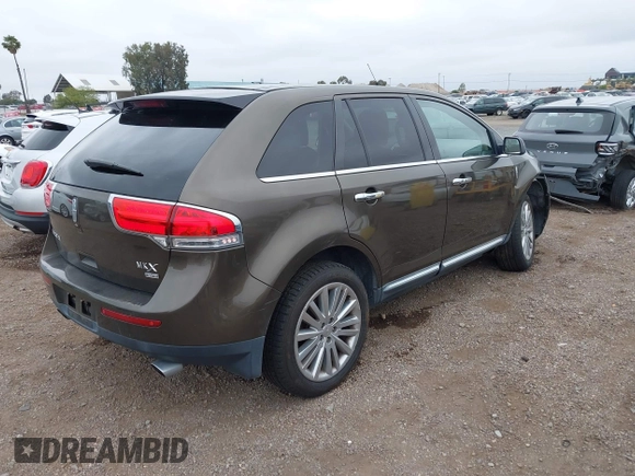 2011 Lincoln MKX z VIN 2LMDJ8JK2BBJ23510, wystawiony jako IAAI lot #42425759 z przebiegiem 138 844 mil mil oraz . Historia ofert i sprzedaży dostępna na DreamBid. Obrazek 4.