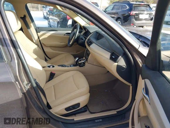 2014 BMW X1 xDrive28i with VIN WBAVL1C56EVY19340, listed as a IAAI auction lot 41340436 with 85,867 mi miles. Bid and sale history available at carsss.com. Image 5.