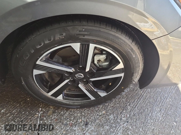 2024 Nissan Sentra SV z VIN 3N1AB8CV2RY295564, wystawiony jako IAAI lot #42796380 z przebiegiem 30 664 mil mil oraz . Historia ofert i sprzedaży dostępna na DreamBid. Obrazek 12.