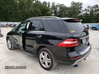 2015 Mercedes-Benz M 350 z VIN 4JGDA5HB5FA461663, wystawiony jako Copart lot #68605292 z przebiegiem 104 816 mil mil oraz . Historia ofert i sprzedaży dostępna na DreamBid. Obrazek 2.