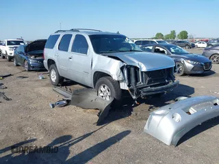2012 GMC Yukon SLT z VIN 1GKS1CE01CR121916, wystawiony jako IAAI lot #41989372 z przebiegiem 223 608 mil mil oraz . Historia ofert i sprzedaży dostępna na DreamBid. Obrazek 1.