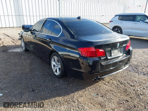 2012 BMW 5 Series 528i with VIN WBAXG5C56CDW92337, listed as a IAAI auction lot 41760655 with 132,272 mi miles. Bid and sale history available at carsss.com. Image 3.