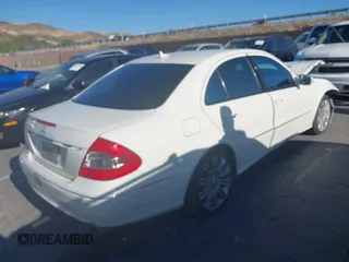 2008 Mercedes-Benz E 350 Luxury z VIN WDBUF56X18B359938, wystawiony jako IAAI lot #41999365 z przebiegiem 148 513 mil mil oraz . Historia ofert i sprzedaży dostępna na DreamBid. Obrazek 4.