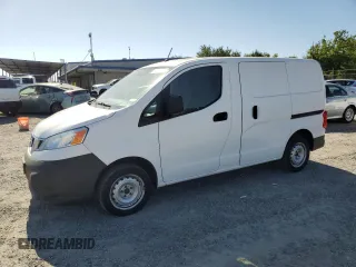 2015 Nissan NV200 S z VIN 3N6CM0KN1FK715765, wystawiony jako Copart lot #60140215 z przebiegiem 256 642 mil mil oraz Czysty tytuł • Clean title. Historia ofert i sprzedaży dostępna na DreamBid. Obrazek 1.
