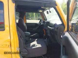 2013 Jeep Wrangler Unlimited Sport z VIN 1C4HJWDGXDL538395, wystawiony jako IAAI lot #42265264 z przebiegiem 154 080 mil mil oraz . Historia ofert i sprzedaży dostępna na DreamBid. Obrazek 5.