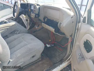 1997 Chevrolet C/K 1500 with VIN 1GCEK19R2VE139547, listed as a IAAI auction lot 42061013 with 404,490 mi miles. Bid and sale history available at carsss.com. Image 5.