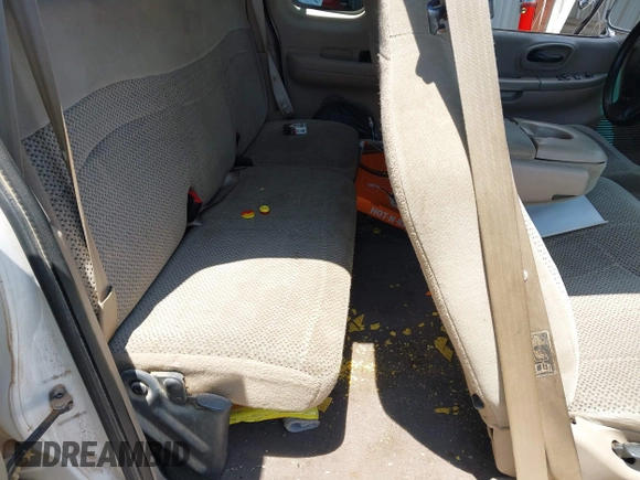 2000 Ford F-150 XL z VIN 1FTRX17L7YKA82690, wystawiony jako IAAI lot #42597325 z przebiegiem Nie podano mil oraz . Historia ofert i sprzedaży dostępna na DreamBid. Obrazek 8.