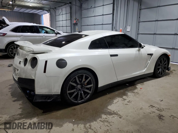2020 Nissan GT-R Premium z VIN JN1AR5EF7LM100438, wystawiony jako Copart lot #81927084 z przebiegiem Nie podano mil oraz Szkody całkowita. Historia ofert i sprzedaży dostępna na DreamBid. Obrazek 3.