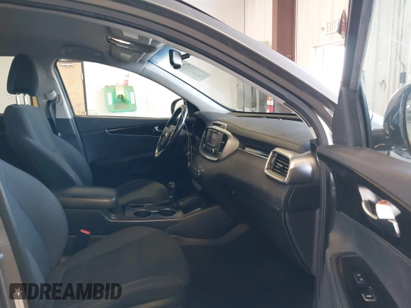 2016 Kia Sorento LX with VIN 5XYPGDA33GG047263, listed as a IAAI auction lot 41772680 with 146,683 mi miles. Bid and sale history available at carsss.com. Image 5.