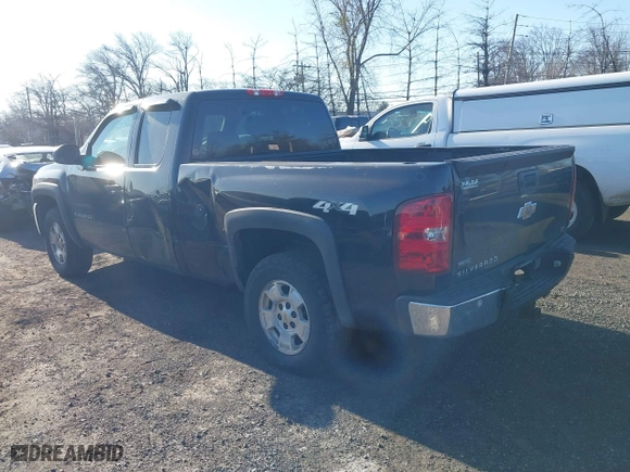 2010 Chevrolet Silverado 1500 LT with VIN 1GCSKSE33AZ281726, listed as a IAAI auction lot 41737456 with 270,711 mi miles. Bid and sale history available at carsss.com. Image 3.