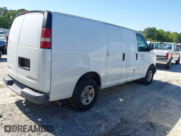 2004 Chevrolet Express Cargo z VIN 1GCFG15T141189899, wystawiony jako IAAI lot #42134101 z przebiegiem 191 632 mil mil oraz . Historia ofert i sprzedaży dostępna na DreamBid. Obrazek 4.