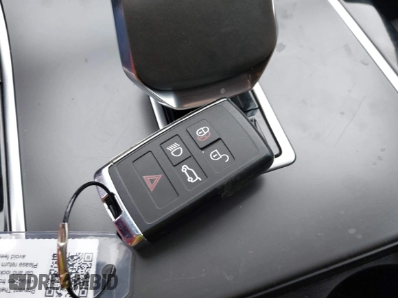 2025 Land Rover Range Rover Velar Dynamic SE z VIN SALYL2EX1SA397574, wystawiony jako IAAI lot #41707997 z przebiegiem 19 919 mil mil oraz . Historia ofert i sprzedaży dostępna na DreamBid. Obrazek 11.