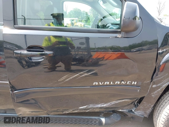2013 Chevrolet Avalanche LT with VIN 3GNTKFE76DG259746, listed as a IAAI auction lot 42491223 with 92,131 mi miles and . Bid and sale history available at DreamBid. Image 6.