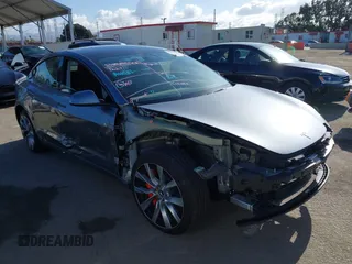 2024 Tesla Model 3 z VIN 5YJ3E1EA9RF870138, wystawiony jako IAAI lot #42206615 z przebiegiem 8124 mil mil oraz . Historia ofert i sprzedaży dostępna na DreamBid. Obrazek 1.