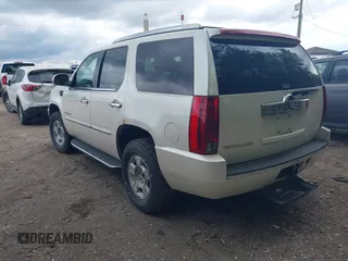 2007 Cadillac Escalade z VIN 1GYFK63827R333227, wystawiony jako IAAI lot #42253138 z przebiegiem 111 592 mil mil oraz . Historia ofert i sprzedaży dostępna na DreamBid. Obrazek 3.
