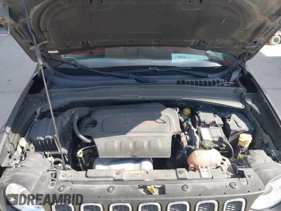 2018 Jeep Renegade Latitude with VIN ZACCJABB5JPG86563, listed as a IAAI auction lot 42109270 with 185,540 mi miles. Bid and sale history available at carsss.com. Image 10.