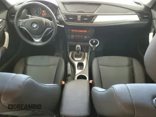 2014 BMW X1 sDrive28i z VIN WBAVM1C52EVW55517, wystawiony jako Copart lot #54991015 z przebiegiem 114 552 mil mil oraz Czysty tytuł • Clean title. Historia ofert i sprzedaży dostępna na DreamBid. Obrazek 8.