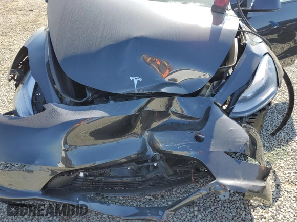 2025 Tesla Model Y Long Range z VIN 7SAYGDED0SF317270, wystawiony jako Copart lot #52387395 z przebiegiem 1 350 mil mil oraz Szkoda całkowita • Salvage title. Historia ofert i sprzedaży dostępna na DreamBid. Obrazek 11.