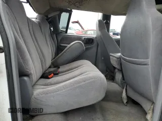 2000 Dodge Dakota Sport z VIN 1B7GL2AX7YS640249, wystawiony jako Copart lot #55989395 z przebiegiem Nie podano mil oraz Nie do naprawy • Non repairable. Historia ofert i sprzedaży dostępna na DreamBid. Obrazek 10.