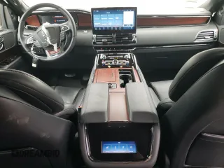 2022 Lincoln Navigator Standard z VIN 5LMJJ3MT9NEL13848, wystawiony jako Copart lot #61149473 z przebiegiem 5 445 mil mil oraz . Historia ofert i sprzedaży dostępna na DreamBid. Obrazek 8.