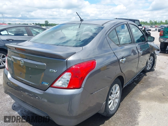 2016 Nissan Versa S z VIN 3N1CN7AP4GL831763, wystawiony jako IAAI lot #42243154 z przebiegiem 89 322 mil mil oraz . Historia ofert i sprzedaży dostępna na DreamBid. Obrazek 4.