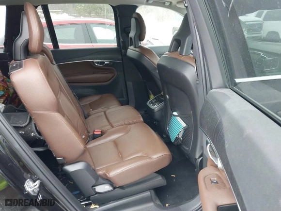2020 Volvo XC90 Momentum with VIN YV4A22PK2L1618904, listed as a IAAI auction lot 41561566 with 59,940 mi miles. Bid and sale history available at carsss.com. Image 8.