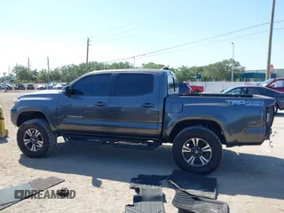 2017 Toyota Tacoma SR5 z VIN 3TMCZ5AN4HM052380, wystawiony jako IAAI lot #42277918 z przebiegiem 62 238 mil mil oraz . Historia ofert i sprzedaży dostępna na DreamBid. Obrazek 15.