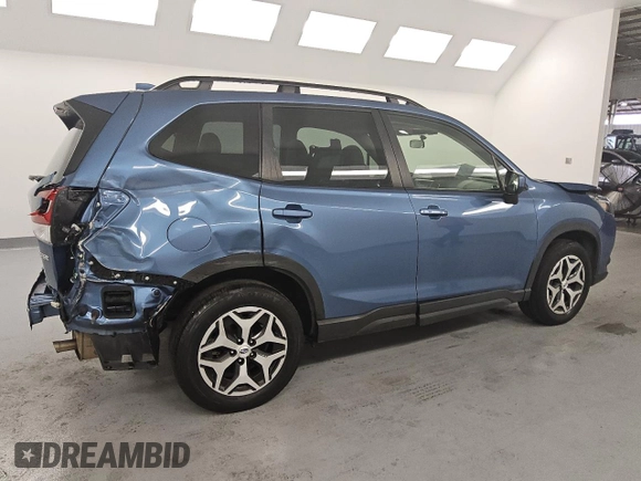 2022 Subaru Forester Premium with VIN JF2SKADC2NH444536, listed as a Copart auction lot 55051115 with 52,465 mi miles and Salvage title. Bid and sale history available at DreamBid. Image 3.