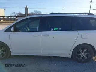 2011 Toyota Sienna SE with VIN 5TDXK3DC7BS029302, listed as a IAAI auction lot 41632724 with 211,503 mi miles. Bid and sale history available at carsss.com. Image 14.