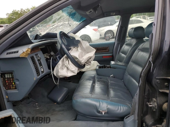 1994 Cadillac Fleetwood z VIN 1G6DW52P8RR724215, wystawiony jako Copart lot #57547715 z przebiegiem Nie podano mil oraz Szkoda całkowita • Salvage title. Historia ofert i sprzedaży dostępna na DreamBid. Obrazek 7.