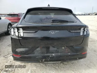 2024 Ford Mustang Mach-E Premium z VIN 3FMTK3R78RMA23282, wystawiony jako Copart lot #88931835 z przebiegiem Nie podano mil oraz Szkoda całkowita • Salvage title. Historia ofert i sprzedaży dostępna na DreamBid. Obrazek 6.