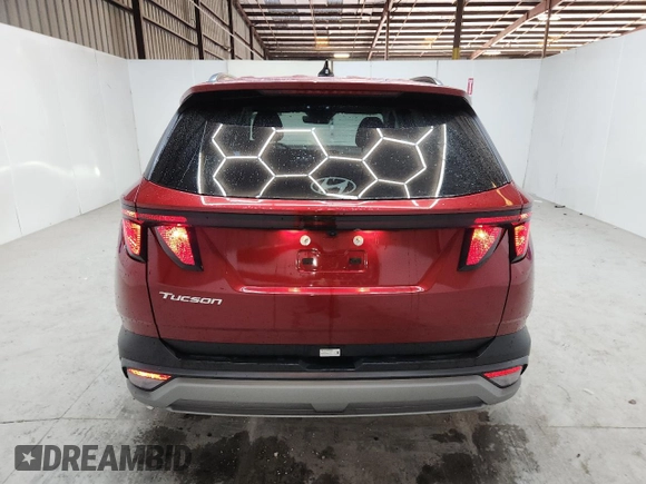 2025 Hyundai Tucson SEL z VIN 5NMJB3DE8SH481141, wystawiony jako Copart lot #60817515 z przebiegiem 22 899 mil mil oraz Czysty tytuł • Clean title. Historia ofert i sprzedaży dostępna na DreamBid. Obrazek 6.