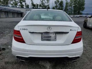 2013 Mercedes-Benz C 300 Sport z VIN WDDGF8AB3DR257916, wystawiony jako Copart lot #58555775 z przebiegiem Nie podano mil oraz Szkoda całkowita • Salvage title. Historia ofert i sprzedaży dostępna na DreamBid. Obrazek 6.