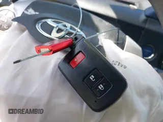 2017 Toyota Prius One z VIN JTDKDTB39H1591876, wystawiony jako IAAI lot #42086978 z przebiegiem 115 070 mil mil oraz . Historia ofert i sprzedaży dostępna na DreamBid. Obrazek 11.