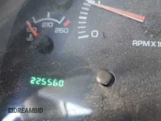 2001 Dodge 1500 z VIN 3B7HF13Z11G223100, wystawiony jako IAAI lot #42350126 z przebiegiem 225 560 mil mil oraz . Historia ofert i sprzedaży dostępna na DreamBid. Obrazek 7.